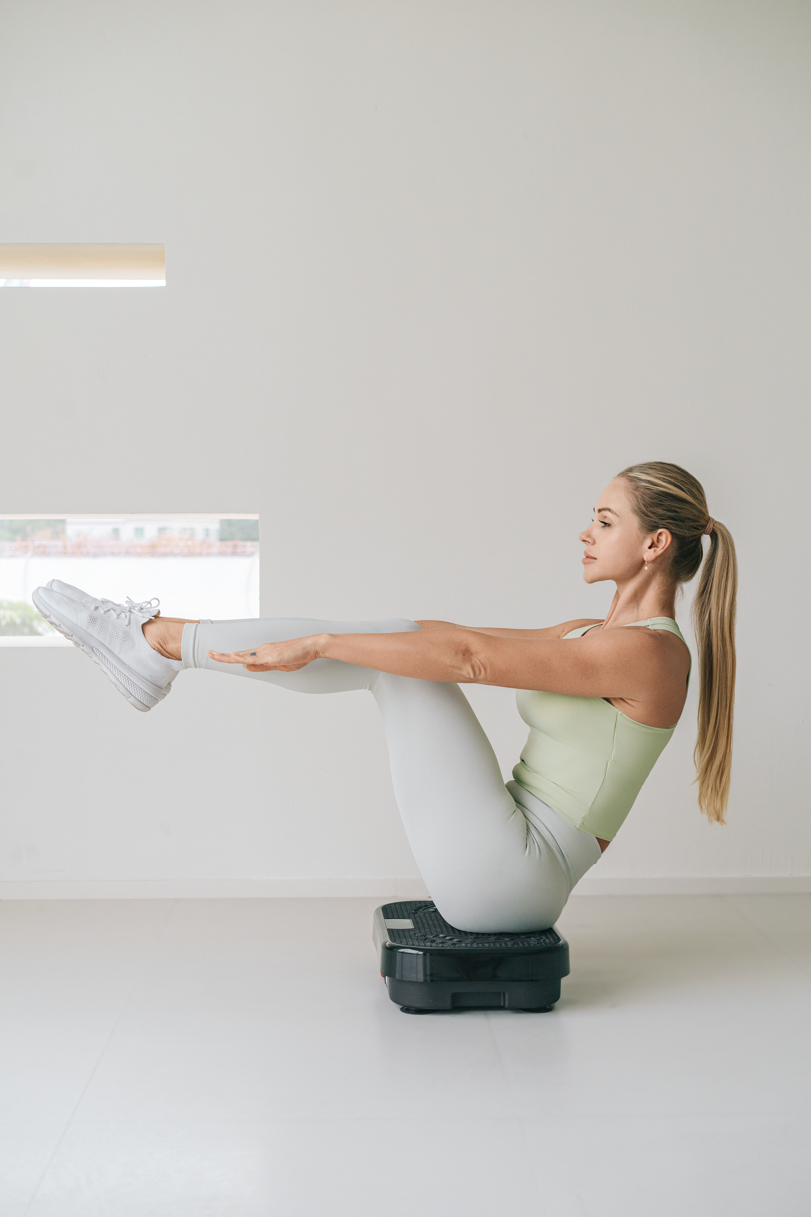 relax-your-butt-on-the-neatshake-vibration-plate